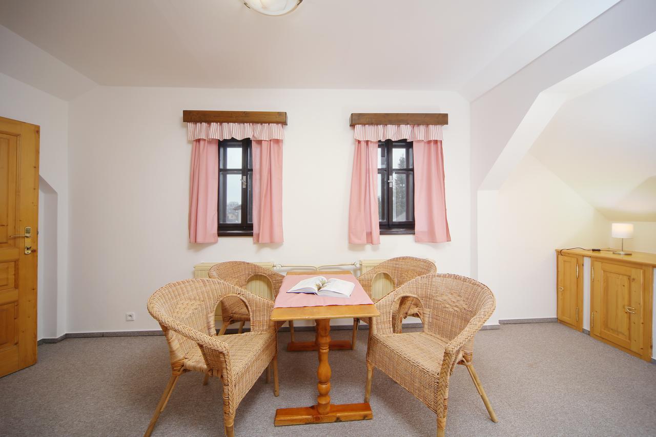 Restaurace A Penzion Jilm Jilemnice Buitenkant foto
