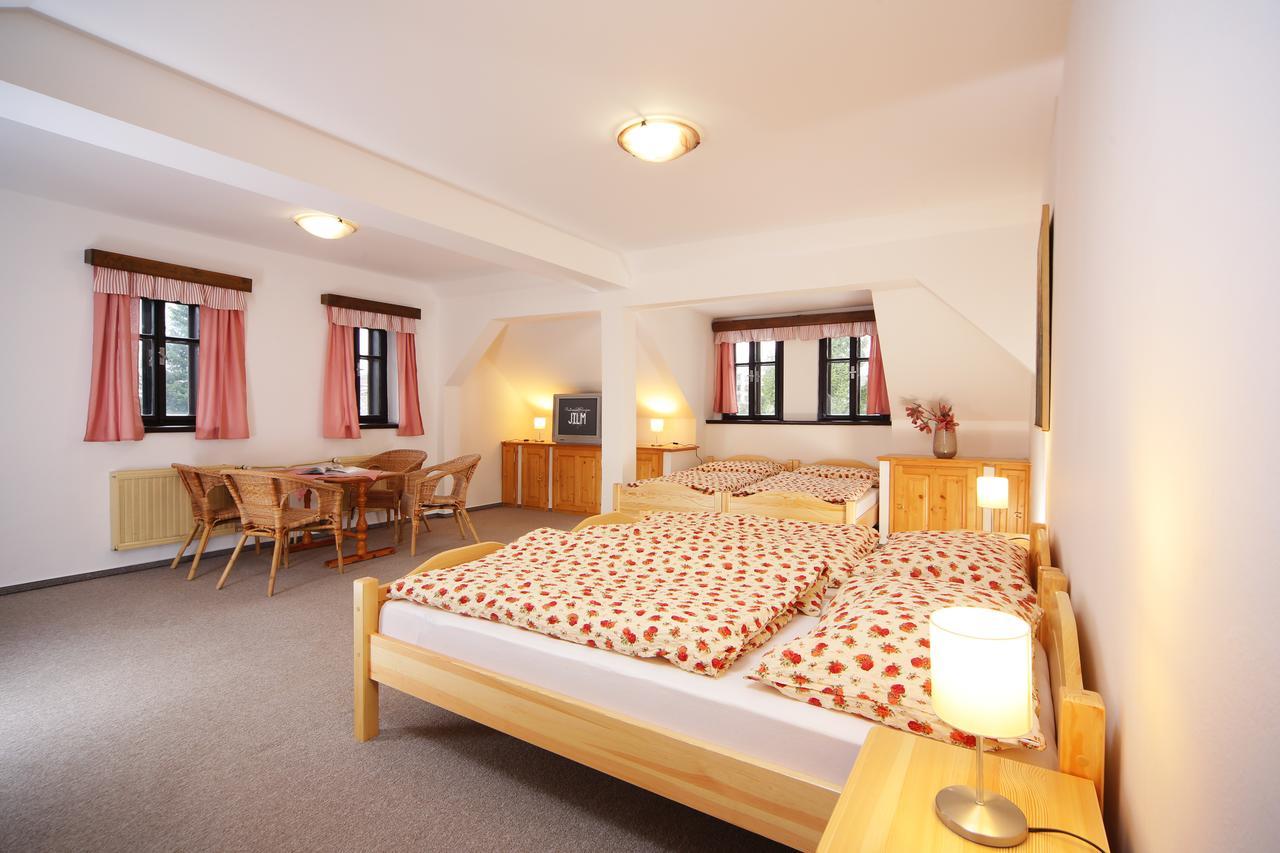 Restaurace A Penzion Jilm Jilemnice Buitenkant foto