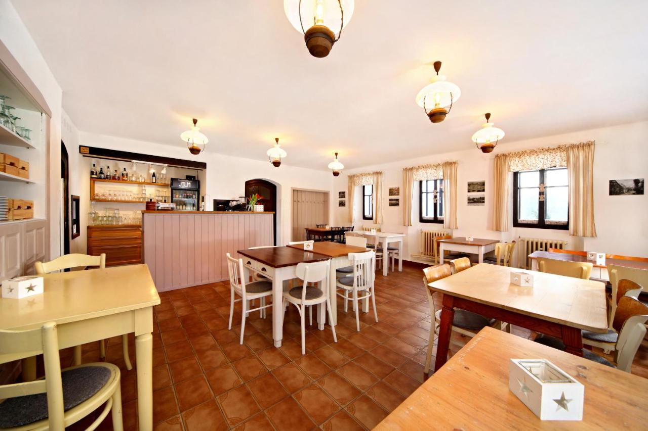 Restaurace A Penzion Jilm Jilemnice Buitenkant foto