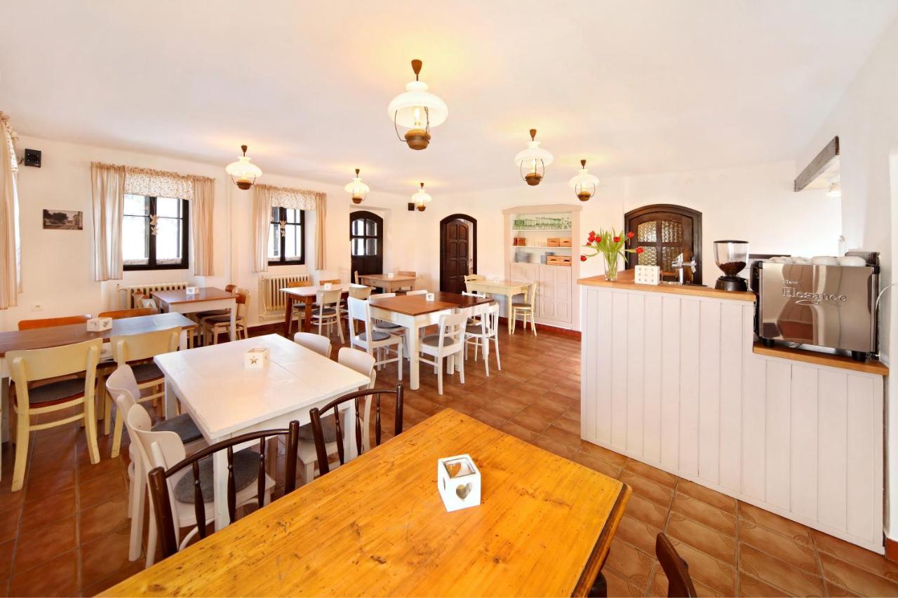 Restaurace A Penzion Jilm Jilemnice Buitenkant foto